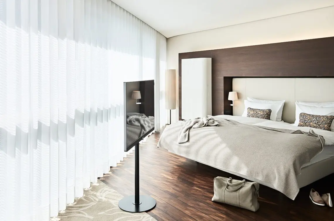 Side Hotel