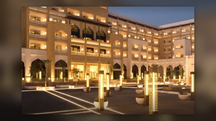 Al Najada, Doha : la cour de nuit