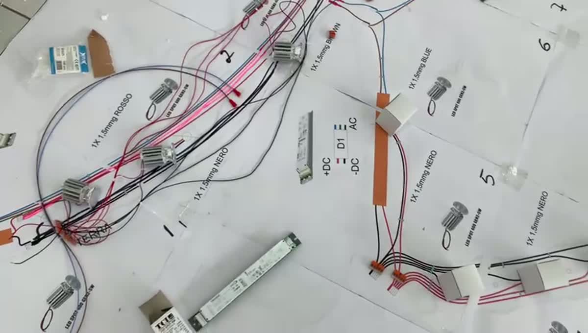 Die elektrische Prüfung eines Stücks vor der Verkabelung