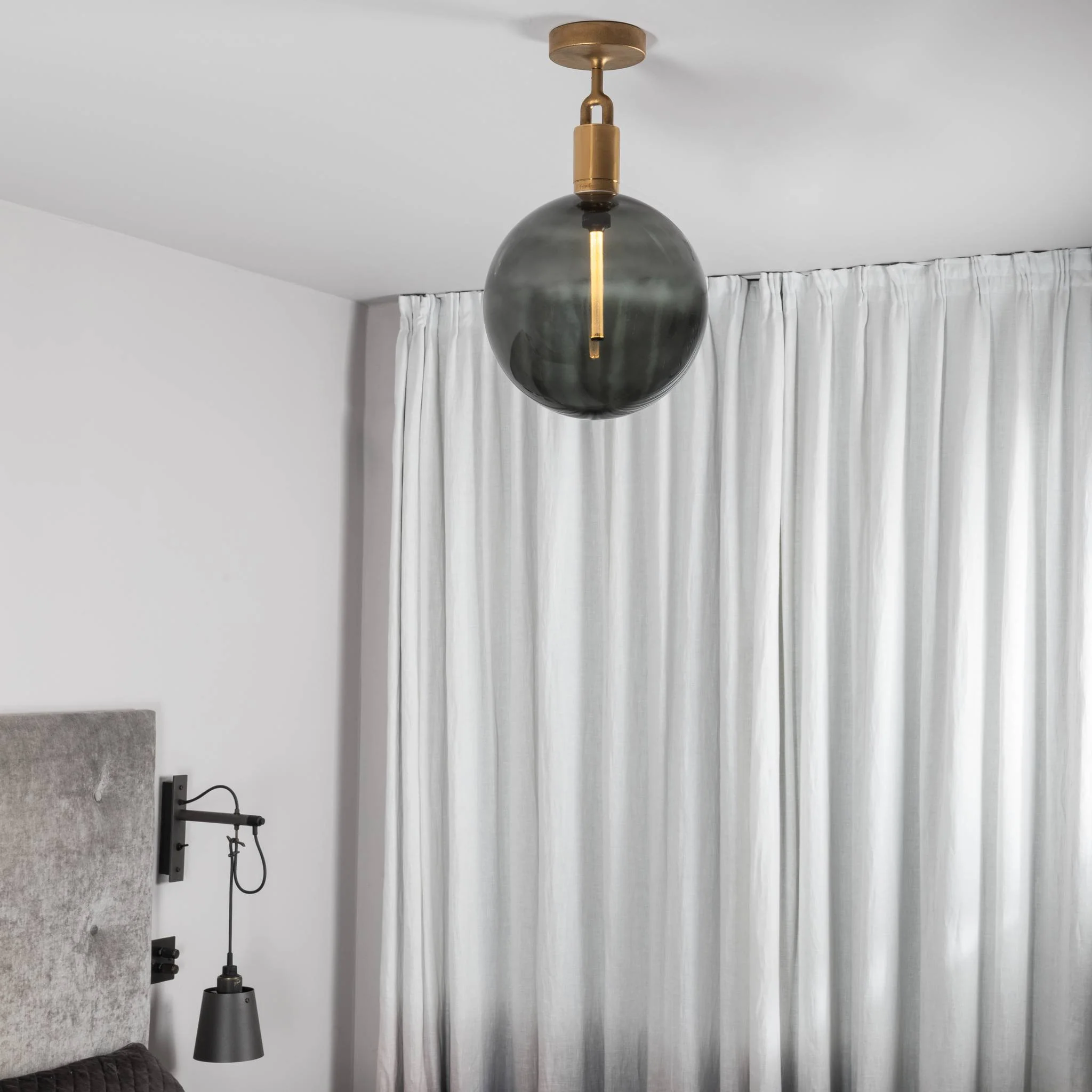 FORKED CEILING / LINEAR / GLOBE / SMOKED / LARGE · BRASS · 3