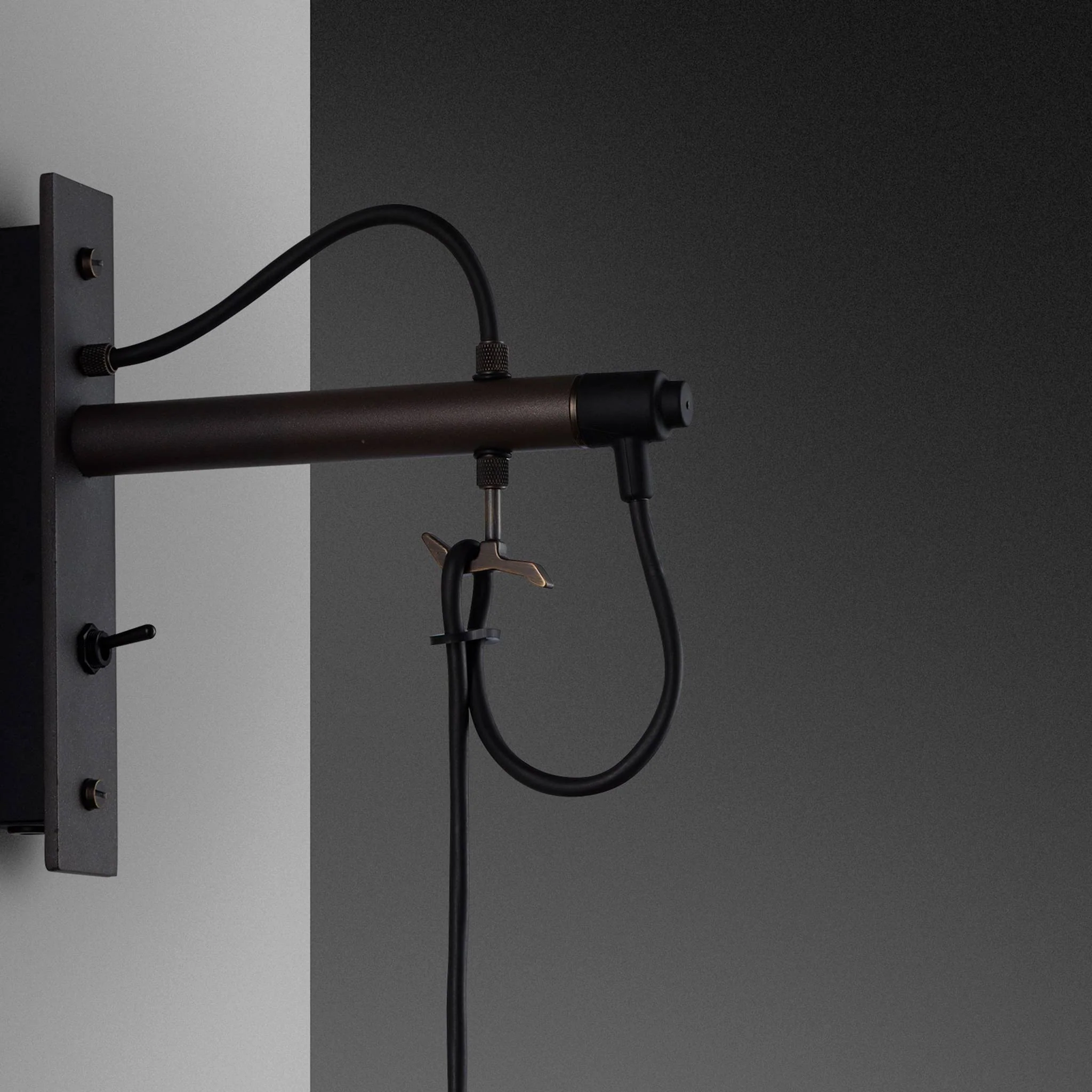 HOOKED WALL / CROSS / LARGE / GRAPHITE · SMOKED BRONZE · 3