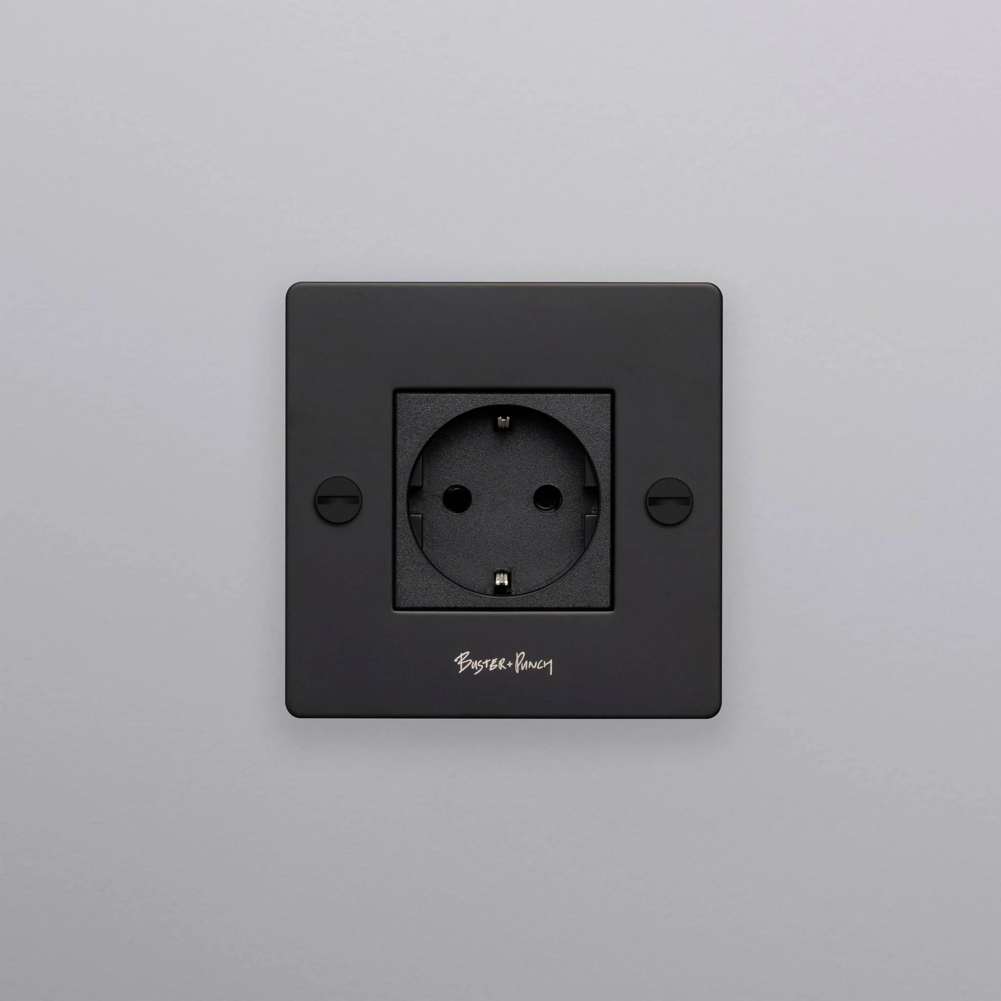 1G SOCKET / SCHUKO TYPE F / CROSS / WITH LOGO · BLACK · 2