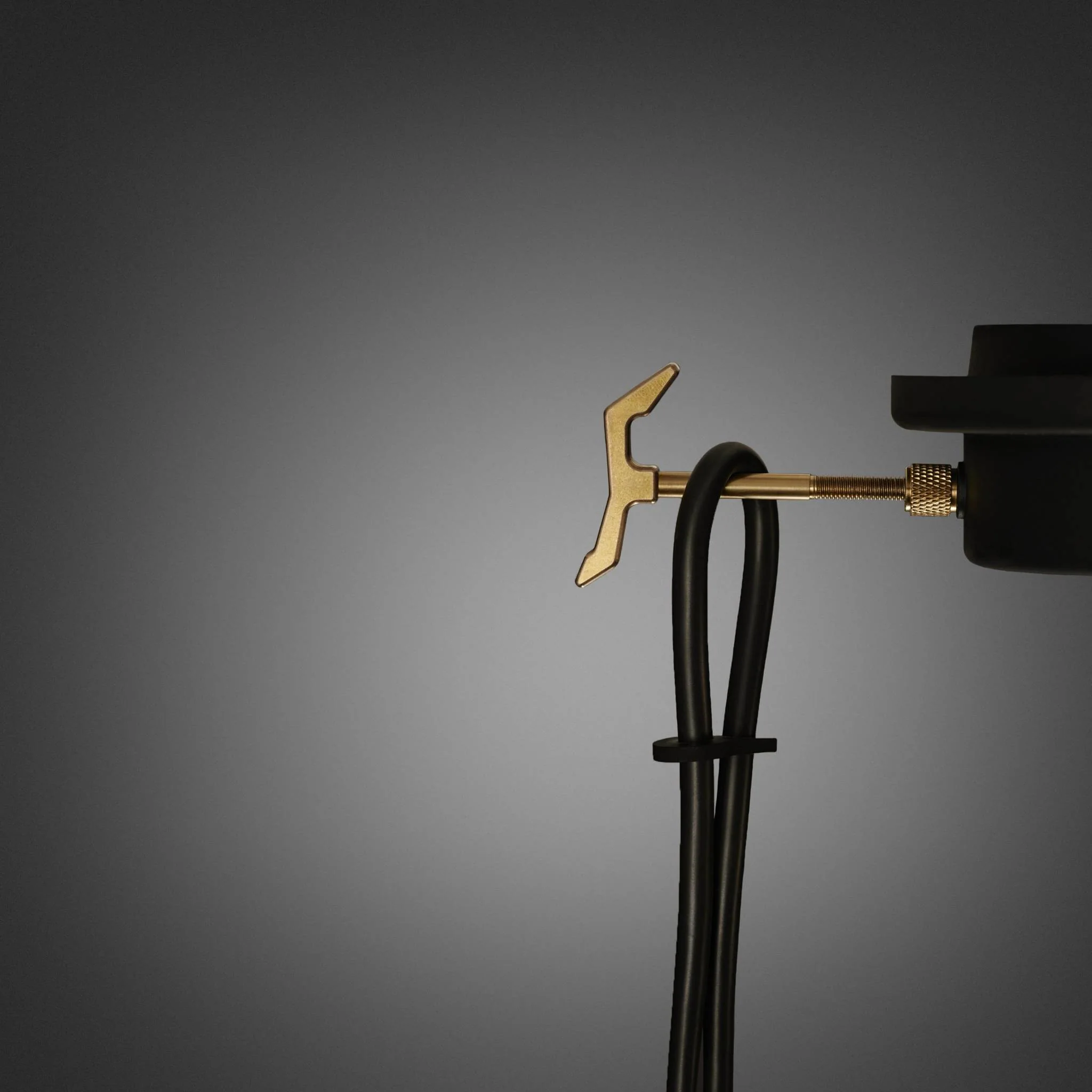 HOOKED 1.0 / SMALL / CROSS / GRAPHITE · SMOKED BRONZE / 2.0M · 6