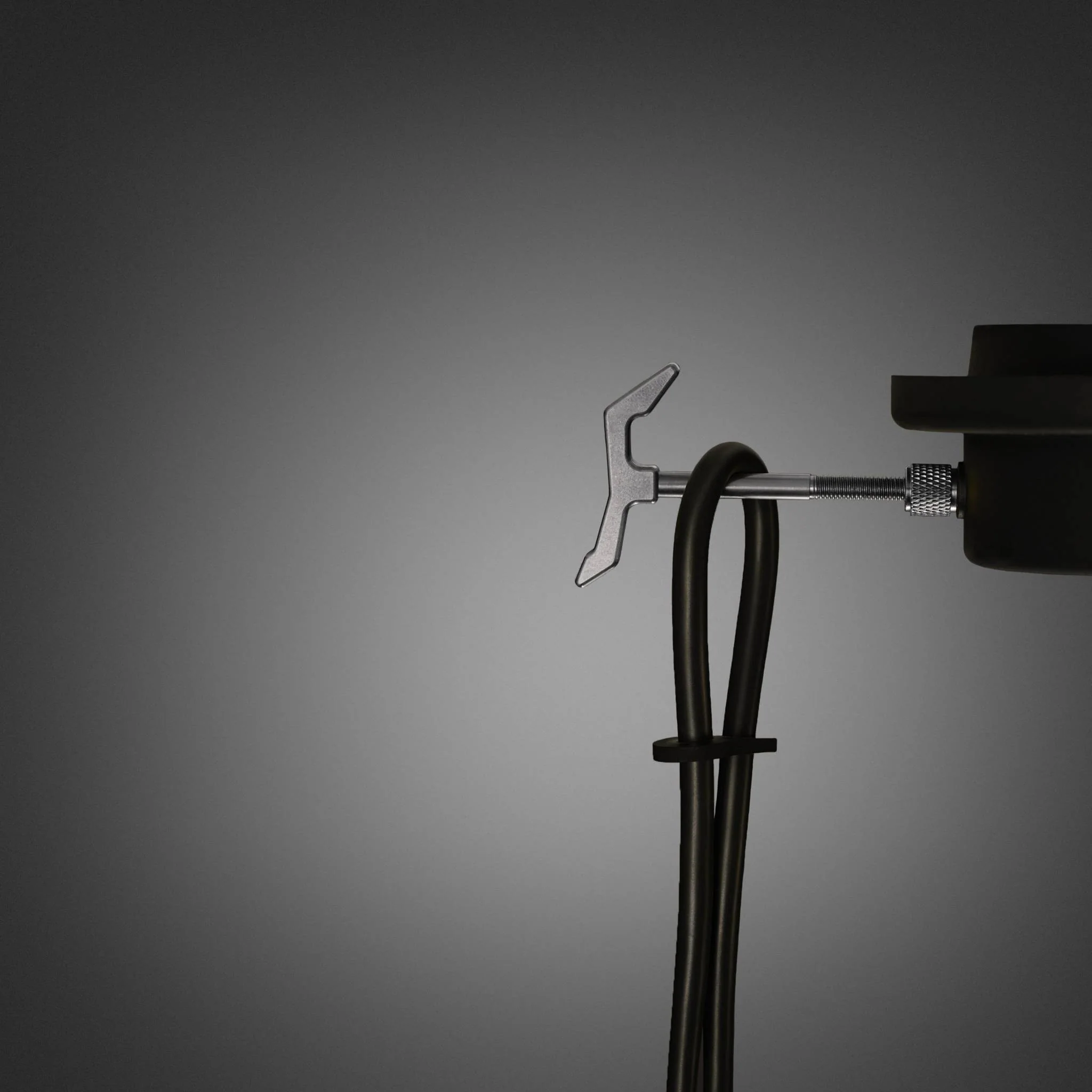 HOOKED 1.0 / SMALL / CROSS / GRAPHITE · SMOKED BRONZE / 2.0M · 9